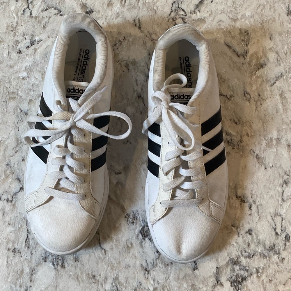 Addis’s Sneakers size Women 11